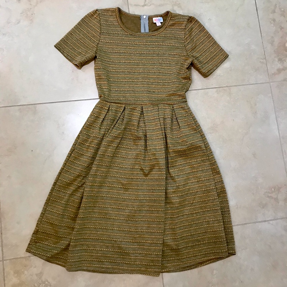 🥳HP🥳 LuLaRoe Small Amelia Dress